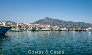 Penthouse exclusif avec vue panoramique à vendre au cœur de Puerto Banús, Marbella 784198 