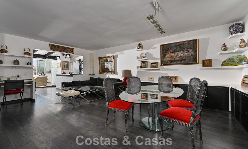 Penthouse exclusif avec vue panoramique à vendre au cœur de Puerto Banús, Marbella 784201