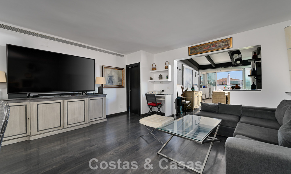 Penthouse exclusif avec vue panoramique à vendre au cœur de Puerto Banús, Marbella 784202