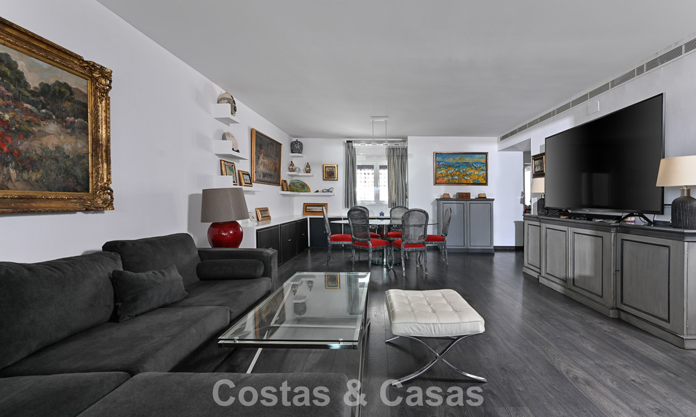 Penthouse exclusif avec vue panoramique à vendre au cœur de Puerto Banús, Marbella 784203