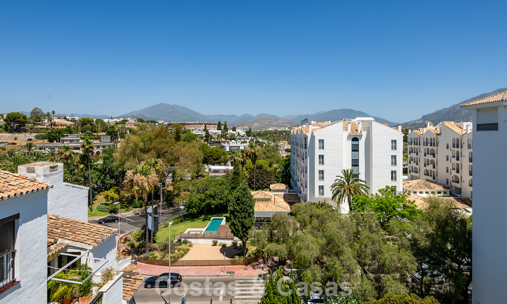 Penthouse exclusif avec vue panoramique à vendre au cœur de Puerto Banús, Marbella 784209