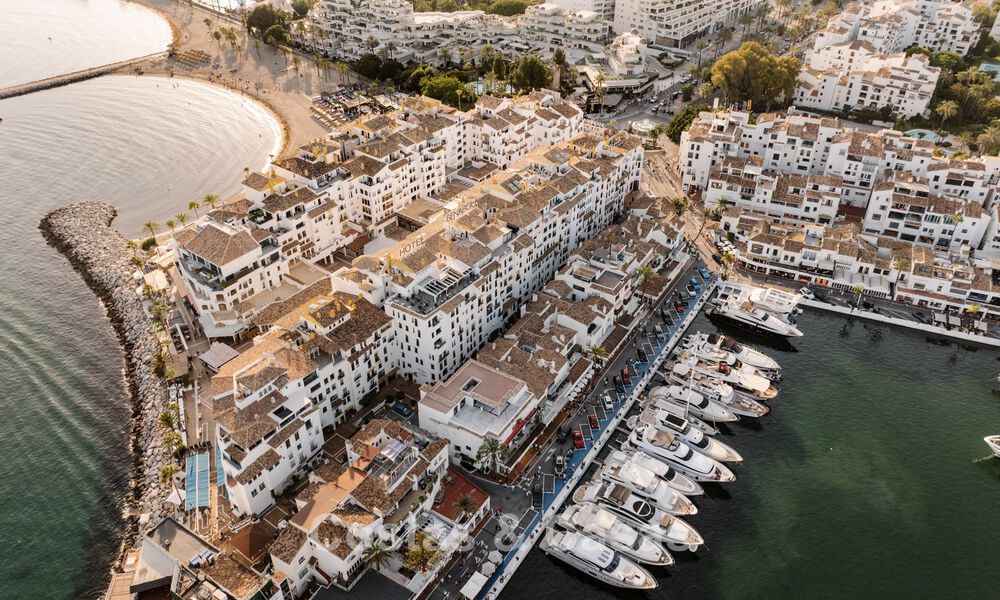 Spacieux appartement en duplex à vendre avec vue imprenable, en première ligne de la marina de Puerto Banus, Marbella 784169
