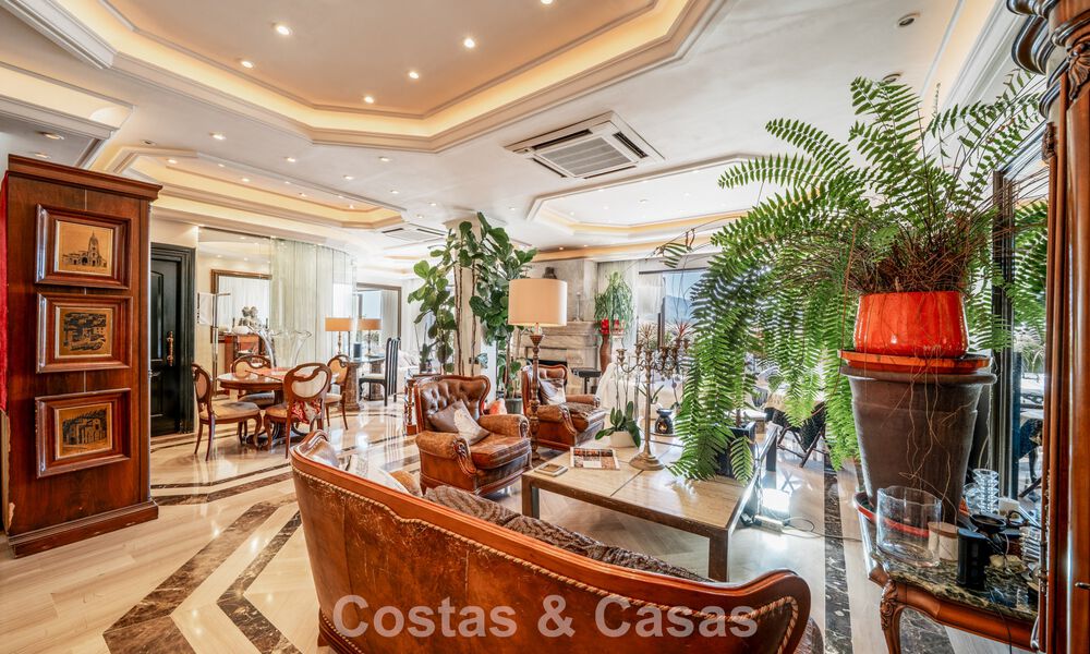 Spacieux appartement en duplex à vendre avec vue imprenable, en première ligne de la marina de Puerto Banus, Marbella 784176