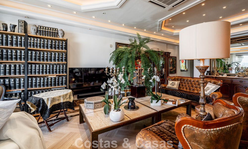 Spacieux appartement en duplex à vendre avec vue imprenable, en première ligne de la marina de Puerto Banus, Marbella 784179