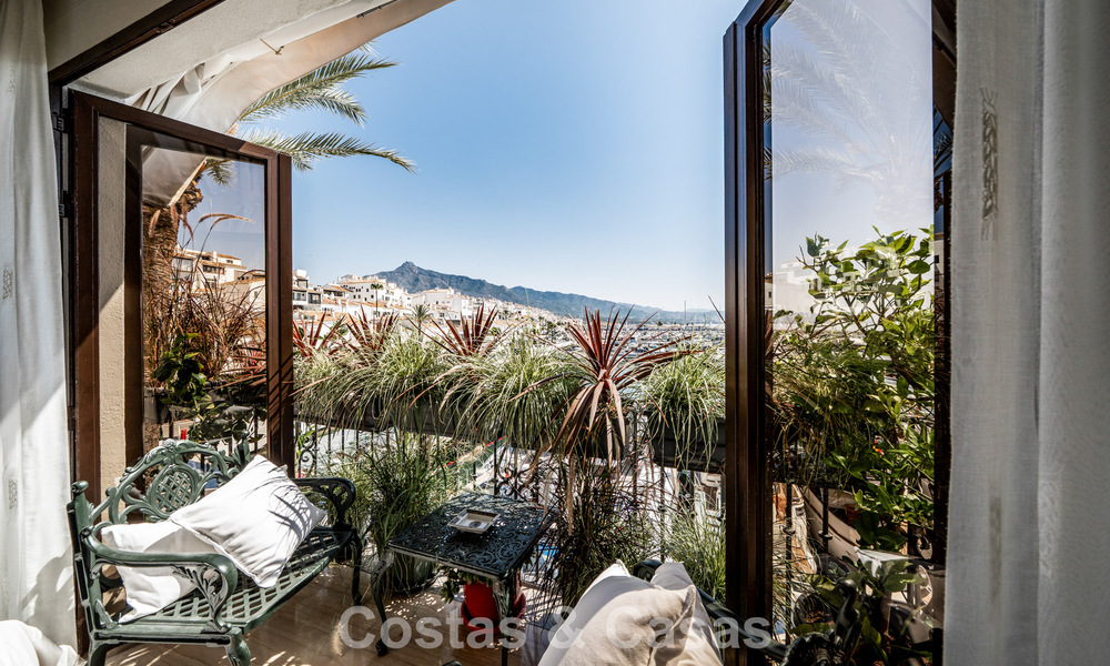 Spacieux appartement en duplex à vendre avec vue imprenable, en première ligne de la marina de Puerto Banus, Marbella 784183