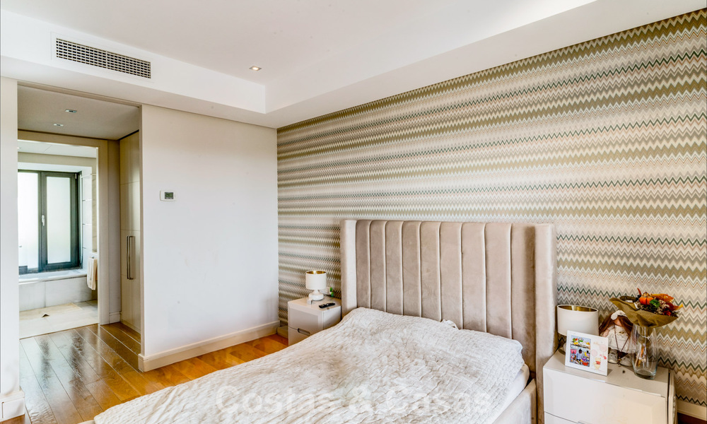 Superbe villa méditerranéenne moderne à vendre dans un complexe sécurisé et exclusif sur le Golden Mile de Marbella 784269