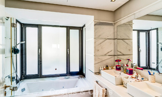 Superbe villa méditerranéenne moderne à vendre dans un complexe sécurisé et exclusif sur le Golden Mile de Marbella 784270 