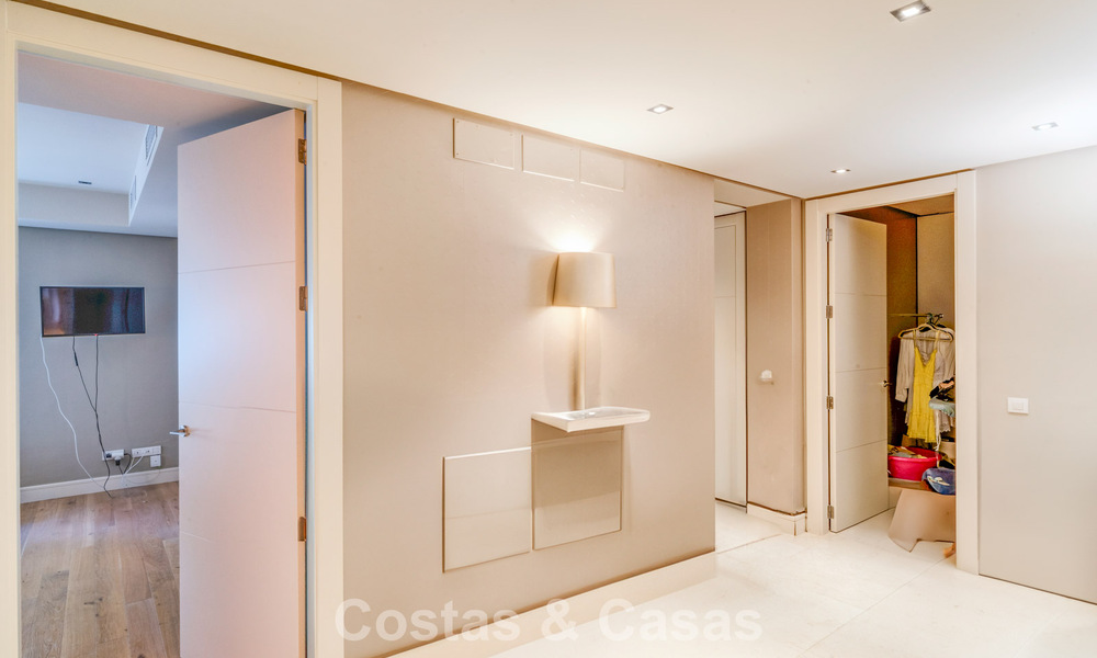 Superbe villa méditerranéenne moderne à vendre dans un complexe sécurisé et exclusif sur le Golden Mile de Marbella 784272