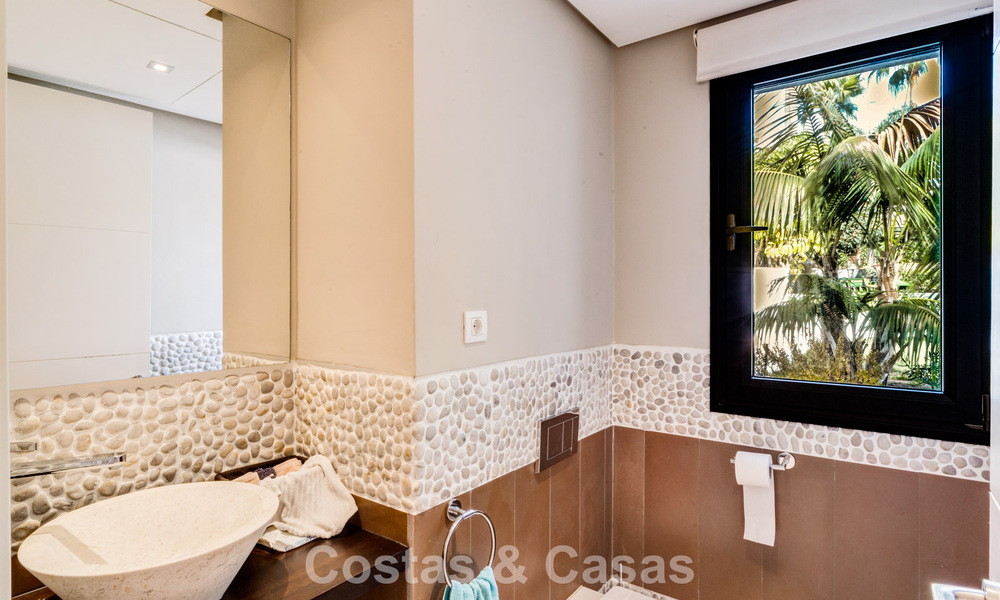 Superbe villa méditerranéenne moderne à vendre dans un complexe sécurisé et exclusif sur le Golden Mile de Marbella 784288