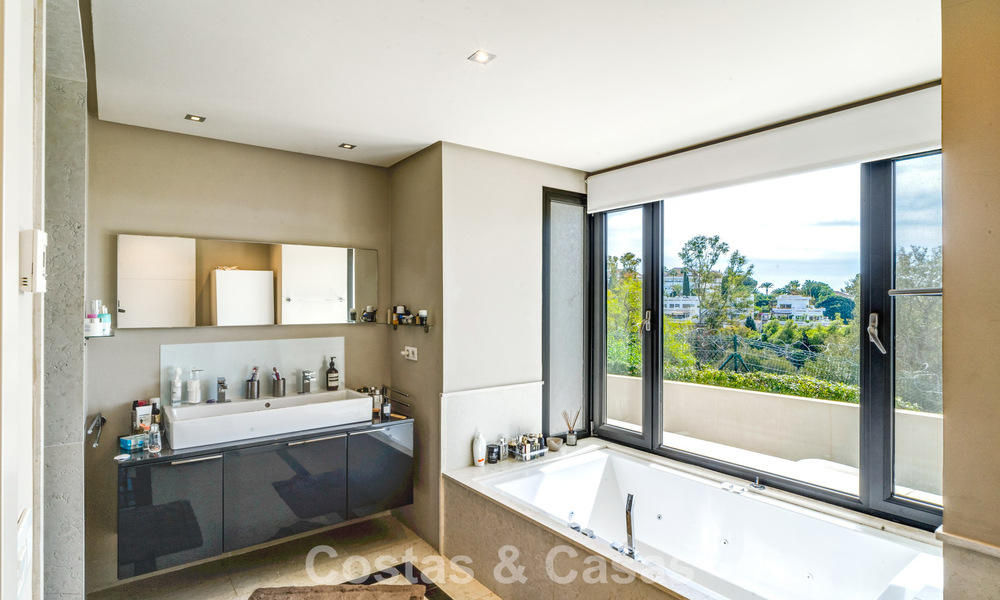 Superbe villa méditerranéenne moderne à vendre dans un complexe sécurisé et exclusif sur le Golden Mile de Marbella 784302