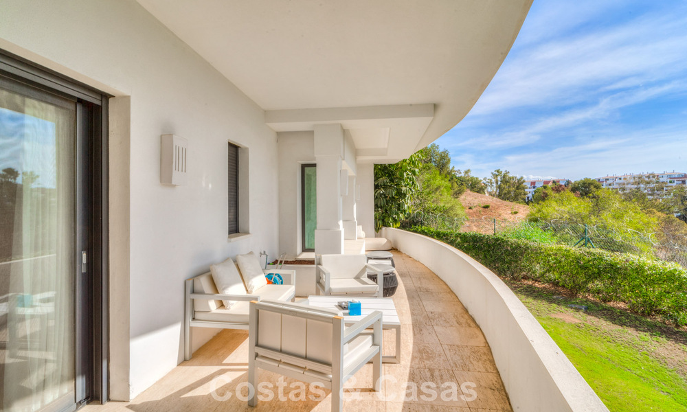 Superbe villa méditerranéenne moderne à vendre dans un complexe sécurisé et exclusif sur le Golden Mile de Marbella 784304