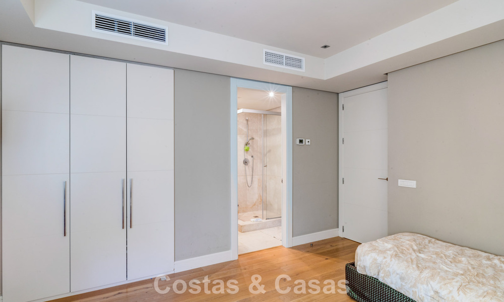 Superbe villa méditerranéenne moderne à vendre dans un complexe sécurisé et exclusif sur le Golden Mile de Marbella 784308