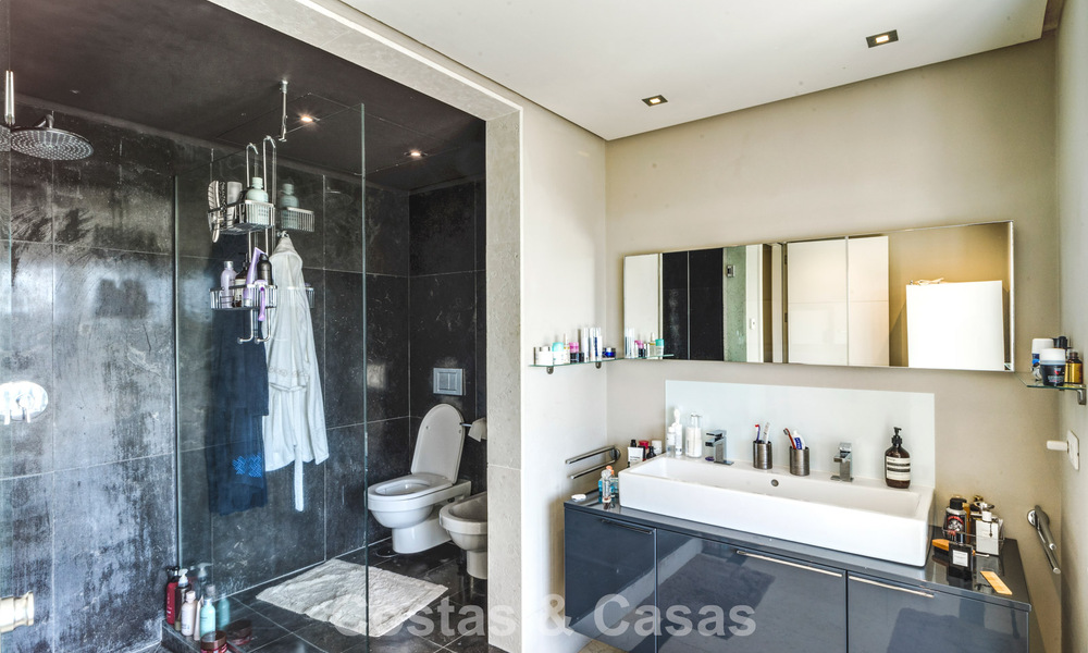 Superbe villa méditerranéenne moderne à vendre dans un complexe sécurisé et exclusif sur le Golden Mile de Marbella 784309