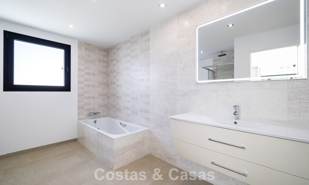 Villa au charme méditerranéen et à la touche moderne à vendre près du centre de San Pedro, Marbella 784412