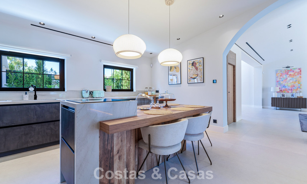 Villa exclusive de plain-pied à vendre à quelques pas de la plage et des commodités à San Pedro et Puerto Banus, Marbella 784438