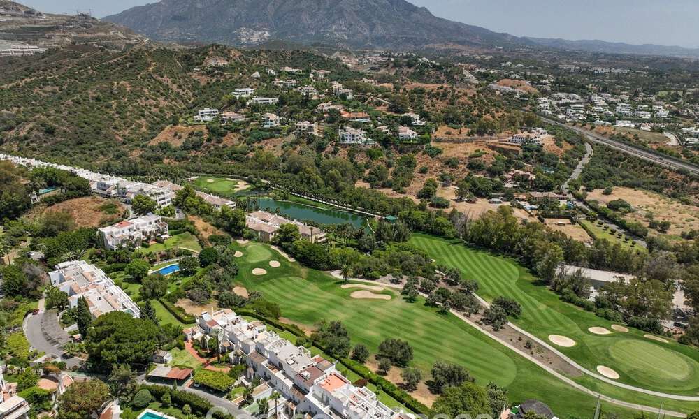 Superbe maison de ville rénovée à vendre en première ligne du golf de La Quinta à Marbella - Benahavis 784541