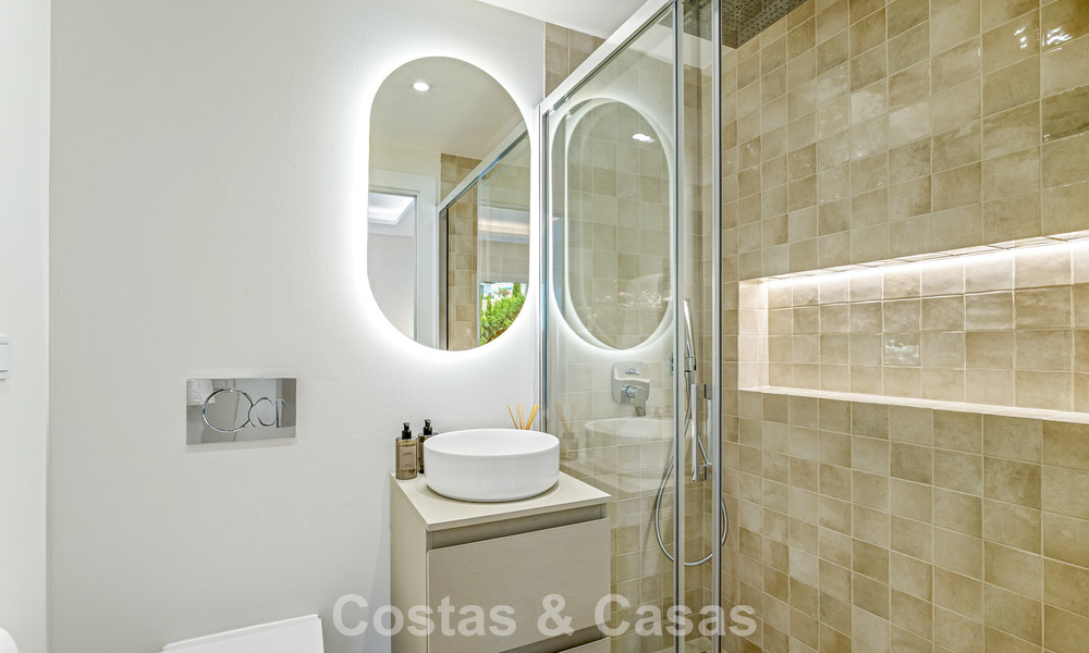 Superbe maison de ville rénovée à vendre en première ligne du golf de La Quinta à Marbella - Benahavis 784556