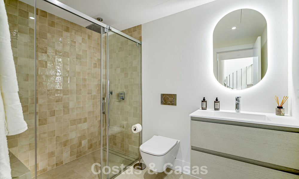 Superbe maison de ville rénovée à vendre en première ligne du golf de La Quinta à Marbella - Benahavis 784558