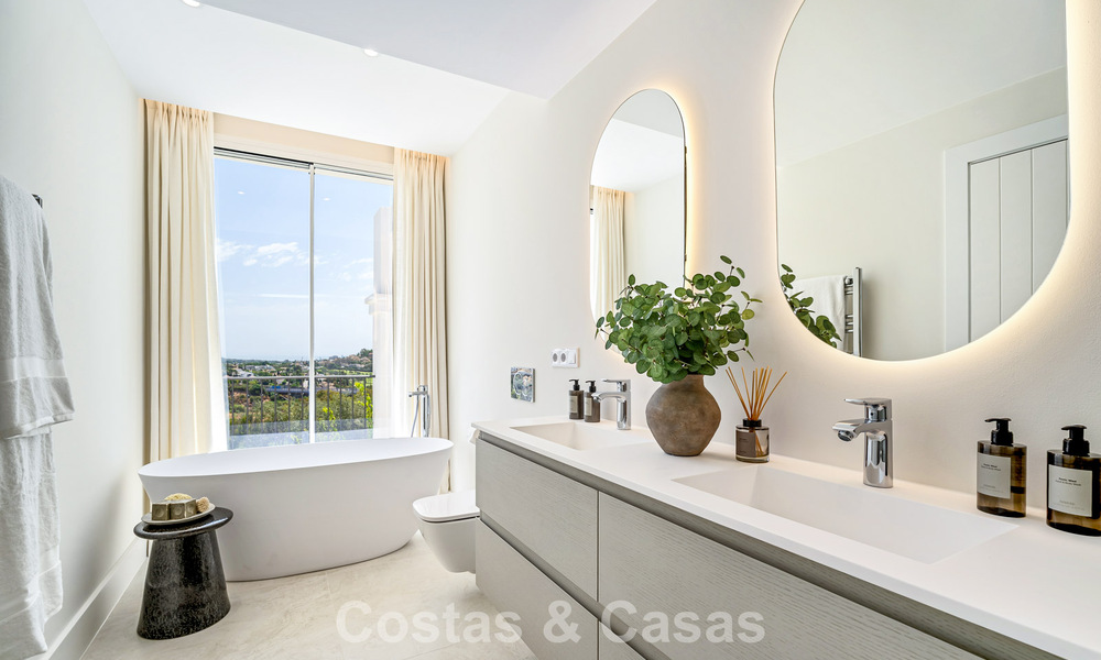 Superbe maison de ville rénovée à vendre en première ligne du golf de La Quinta à Marbella - Benahavis 784566