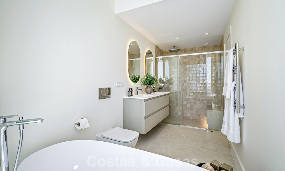 Superbe maison de ville rénovée à vendre en première ligne du golf de La Quinta à Marbella - Benahavis 784567