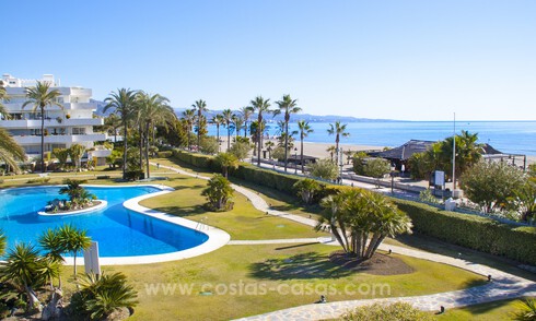 Penthouse en duplex à vendre en bord de mer avec vue imprenable sur la mer à Puerto Banús, Marbella 784787