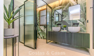 Maison de ville rénovée en bord de mer avec vue imprenable sur la mer, à vendre sur le Golden Mile de Marbella 784694 