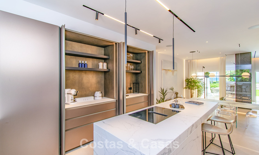 Maison de ville rénovée en bord de mer avec vue imprenable sur la mer, à vendre sur le Golden Mile de Marbella 784697