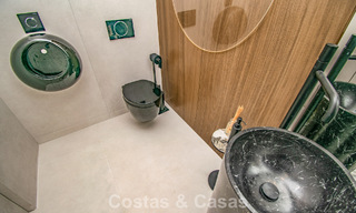 Maison de ville rénovée en bord de mer avec vue imprenable sur la mer, à vendre sur le Golden Mile de Marbella 784701 