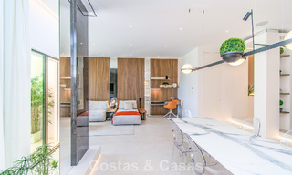 Maison de ville rénovée en bord de mer avec vue imprenable sur la mer, à vendre sur le Golden Mile de Marbella 784702 