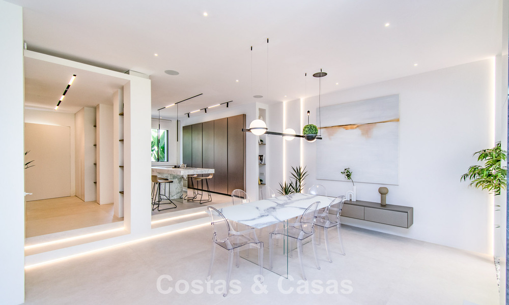 Maison de ville rénovée en bord de mer avec vue imprenable sur la mer, à vendre sur le Golden Mile de Marbella 784703