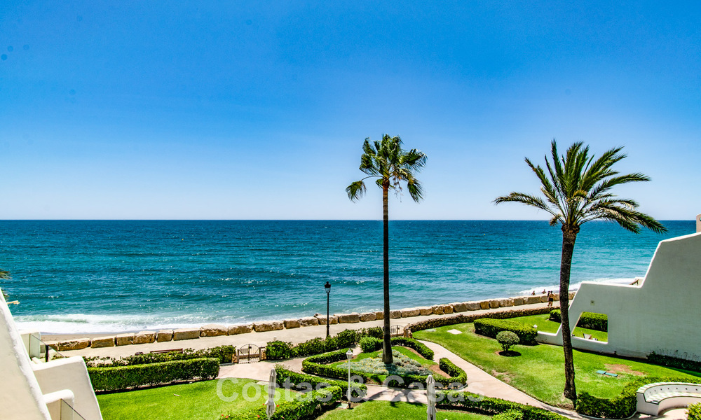 Maison de ville rénovée en bord de mer avec vue imprenable sur la mer, à vendre sur le Golden Mile de Marbella 784706