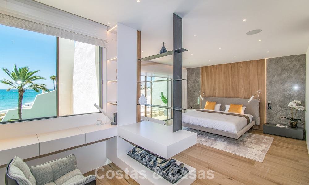 Maison de ville rénovée en bord de mer avec vue imprenable sur la mer, à vendre sur le Golden Mile de Marbella 784707