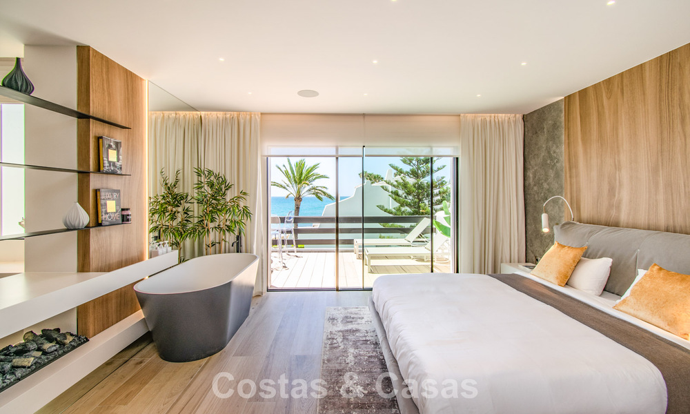 Maison de ville rénovée en bord de mer avec vue imprenable sur la mer, à vendre sur le Golden Mile de Marbella 784709