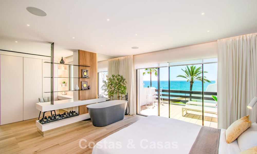 Maison de ville rénovée en bord de mer avec vue imprenable sur la mer, à vendre sur le Golden Mile de Marbella 784710