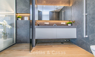 Maison de ville rénovée en bord de mer avec vue imprenable sur la mer, à vendre sur le Golden Mile de Marbella 784713 