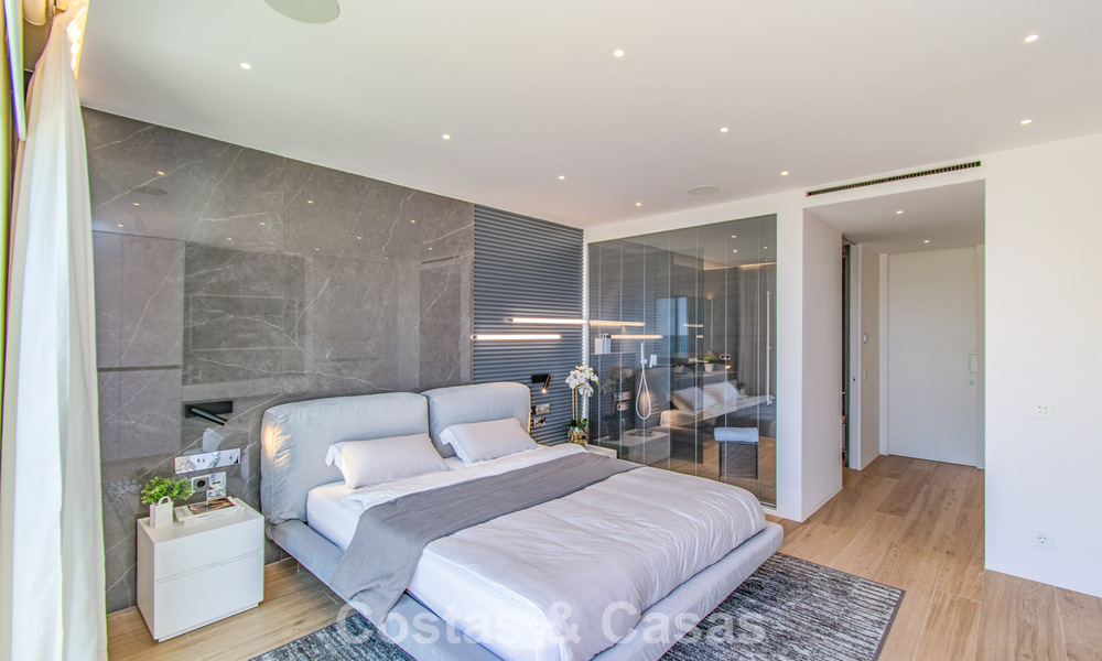 Maison de ville rénovée en bord de mer avec vue imprenable sur la mer, à vendre sur le Golden Mile de Marbella 784714