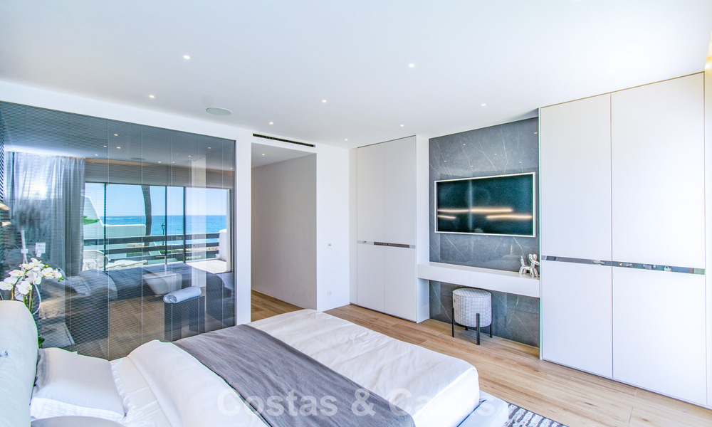 Maison de ville rénovée en bord de mer avec vue imprenable sur la mer, à vendre sur le Golden Mile de Marbella 784715