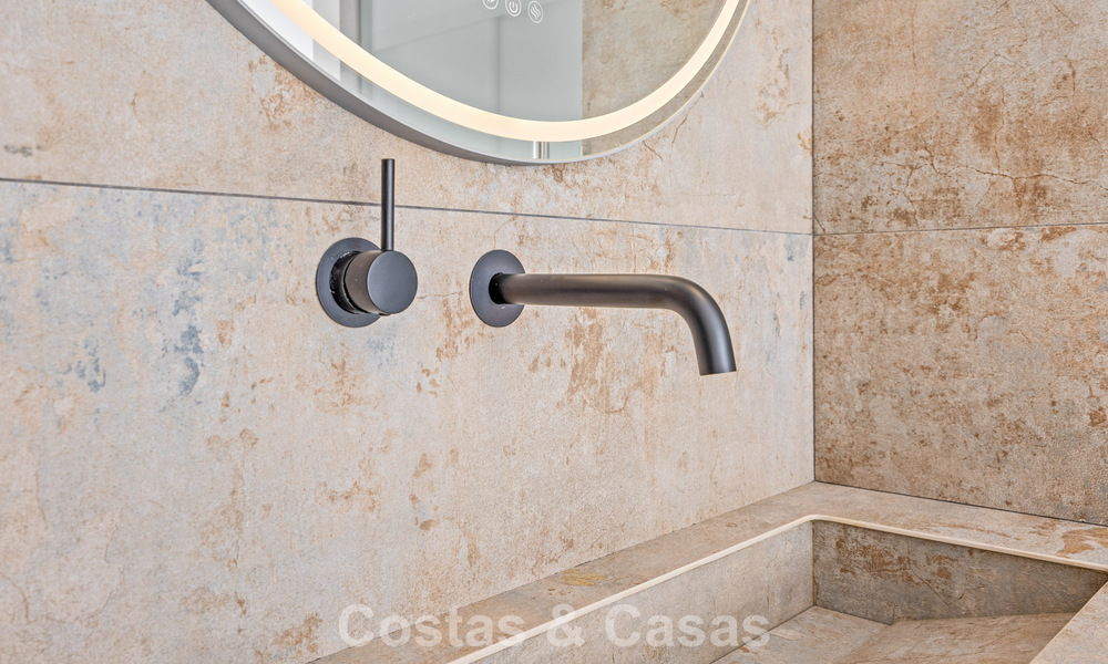 Maisons rénovées à vendre à quelques pas d'un club de golf, New Golden Mile, entre Marbella et Estepona 784773