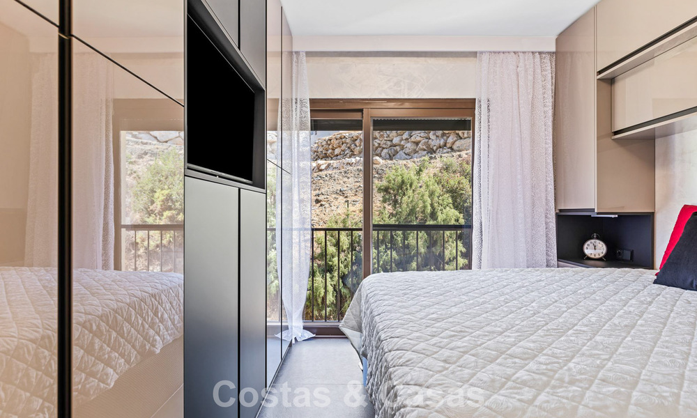 Appartement de luxe modernisé avec vue panoramique sur la mer à vendre dans un complexe de golf à Marbella - Benahavis 784836