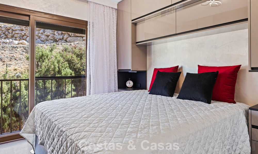 Appartement de luxe modernisé avec vue panoramique sur la mer à vendre dans un complexe de golf à Marbella - Benahavis 784837