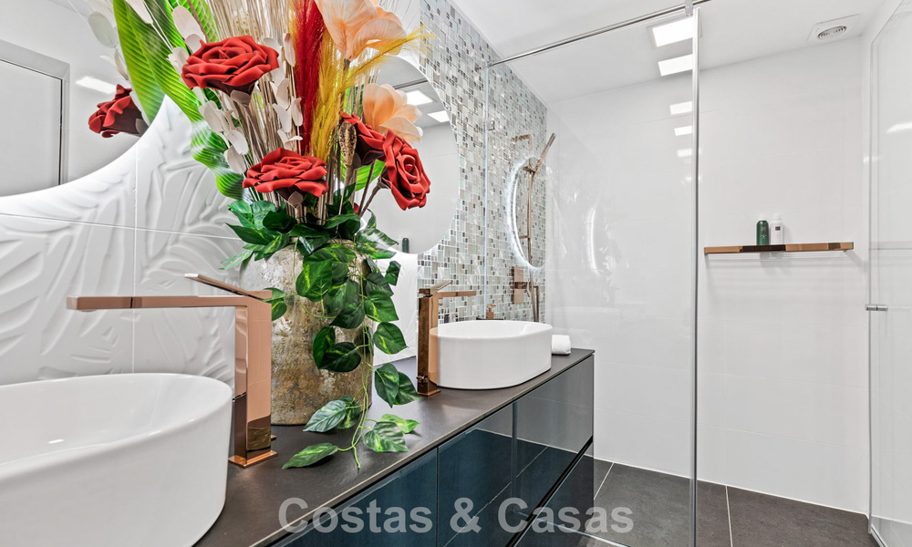 Appartement de luxe modernisé avec vue panoramique sur la mer à vendre dans un complexe de golf à Marbella - Benahavis 784838