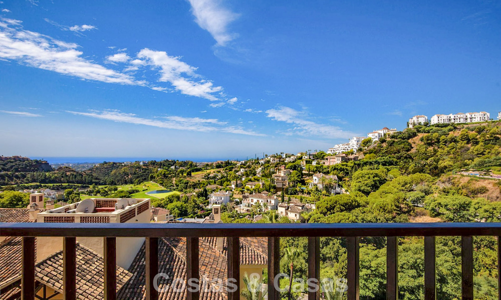 Appartement de luxe modernisé avec vue panoramique sur la mer à vendre dans un complexe de golf à Marbella - Benahavis 784841