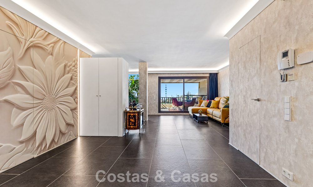 Appartement de luxe modernisé avec vue panoramique sur la mer à vendre dans un complexe de golf à Marbella - Benahavis 784843