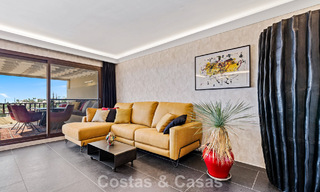 Appartement de luxe modernisé avec vue panoramique sur la mer à vendre dans un complexe de golf à Marbella - Benahavis 784845 