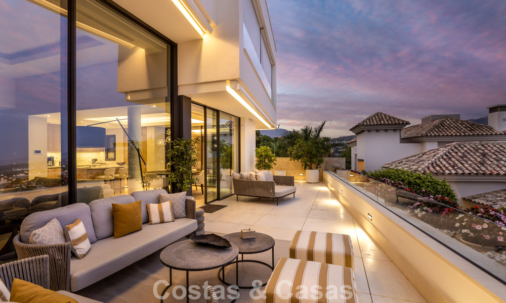 Appartement duplex au charme d'une villa à vendre dans un complexe de luxe à La Quinta, Marbella - Benahavis 784860