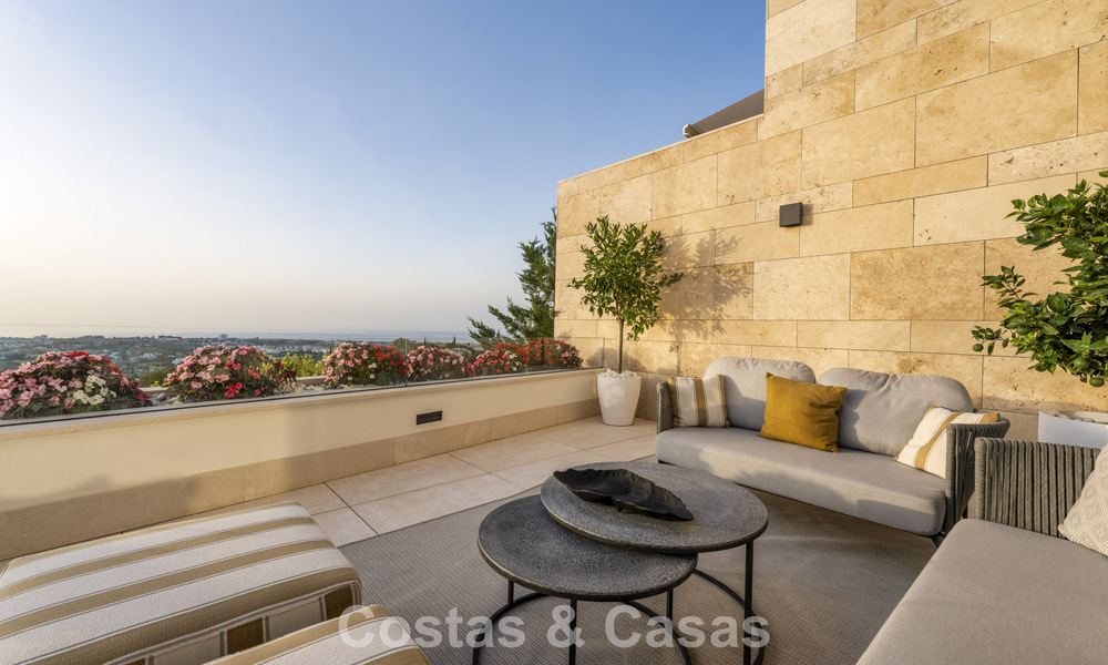 Appartement duplex au charme d'une villa à vendre dans un complexe de luxe à La Quinta, Marbella - Benahavis 784887