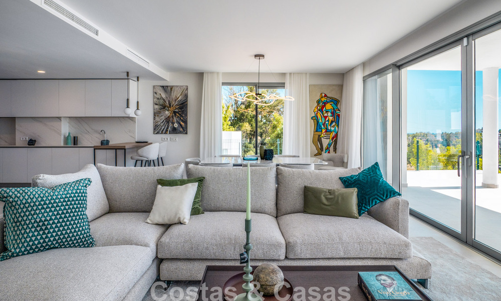 Villa mitoyenne avec vue sur le golf, les montagnes et la mer à vendre près des commodités à Guadalmina et San Pedro, Marbella 784898