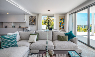 Villa mitoyenne avec vue sur le golf, les montagnes et la mer à vendre près des commodités à Guadalmina et San Pedro, Marbella 784898 