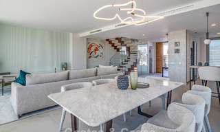 Villa mitoyenne avec vue sur le golf, les montagnes et la mer à vendre près des commodités à Guadalmina et San Pedro, Marbella 784899 