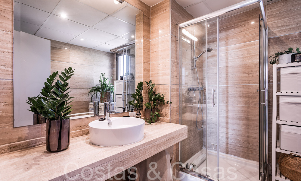 Prêt à emménager, penthouse de luxe avec vue panoramique sur le golf, la mer et les montagnes à vendre à Benahavis - Marbella 784815